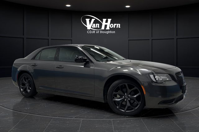 2023 Chrysler 300 Touring RWD photo
