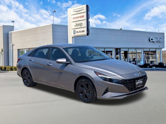 2023 Hyundai Elantra SEL FWD photo
