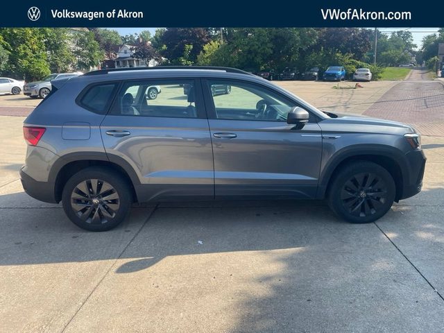 2023 Volkswagen Taos S FWD photo