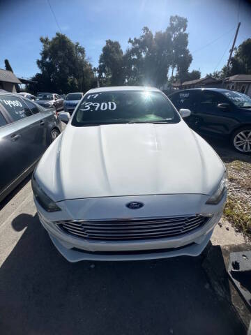2017 Ford Fusion SE FWD photo