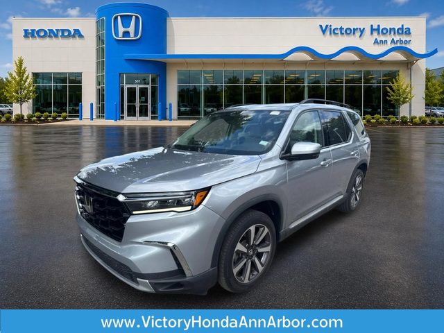 2023 Honda Pilot Touring AWD photo