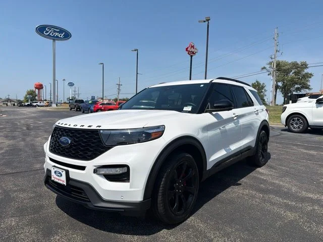 2023 Ford Explorer ST 4WD photo
