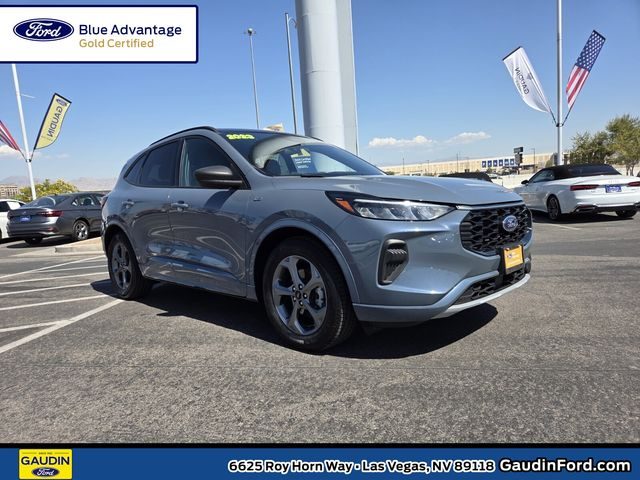 2023 Ford Escape ST-Line FWD photo