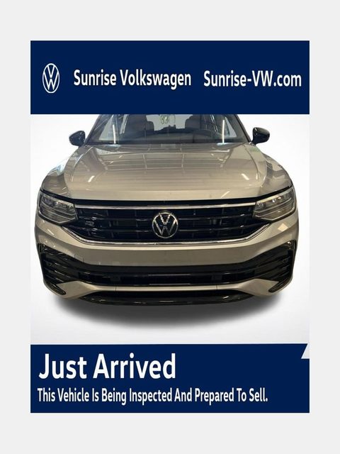 2023 Volkswagen Tiguan SE R-Line Black FWD photo