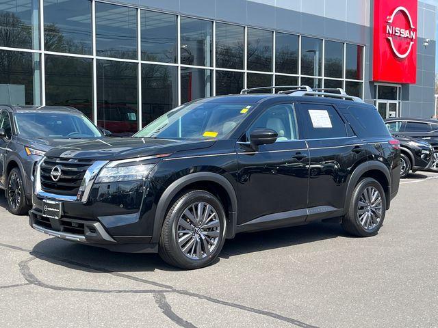 2023 Nissan Pathfinder SL 4WD photo