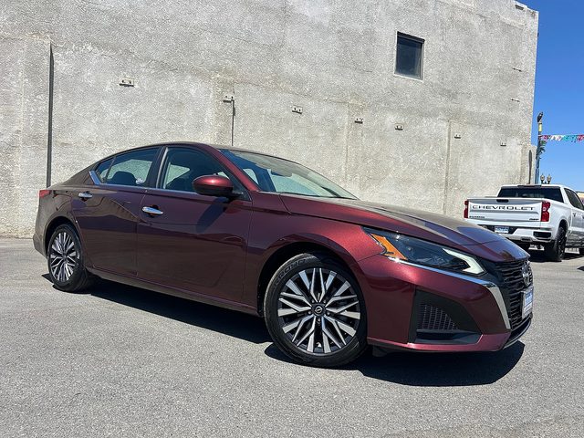 2023 Nissan Altima 2.5 SV FWD photo