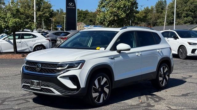 2023 Volkswagen Taos SEL AWD photo