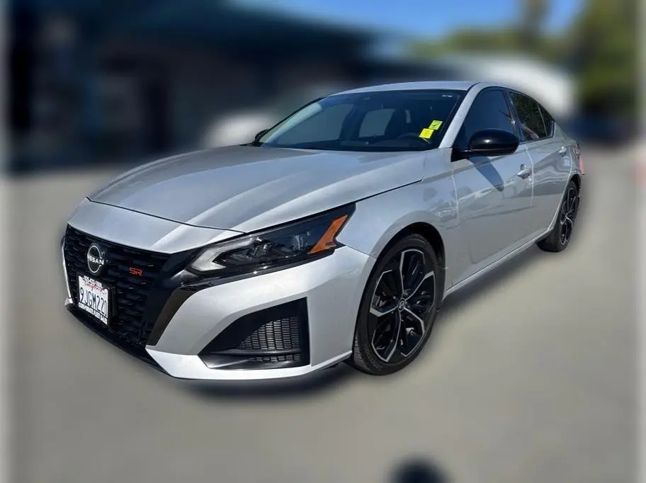 2023 Nissan Altima 2.5 SR FWD photo