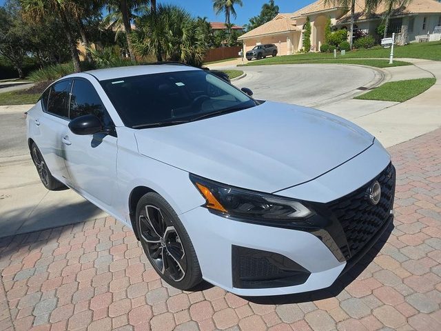 2023 Nissan Altima 2.5 SR FWD photo