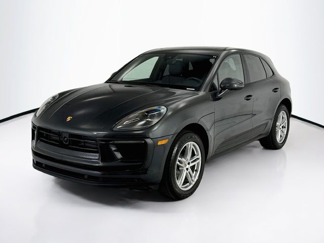 2023 Porsche Macan AWD photo