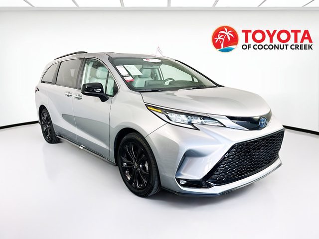 2023 Toyota Sienna XSE FWD photo