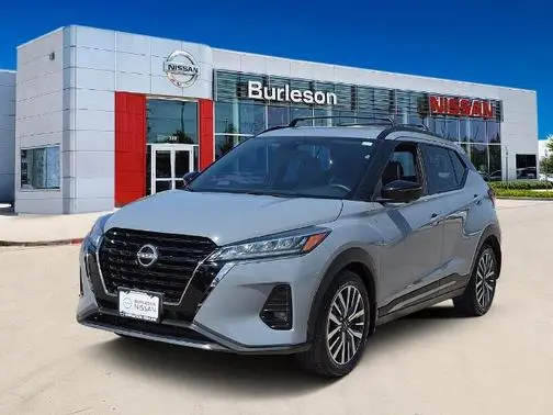 2023 Nissan Kicks SR FWD photo