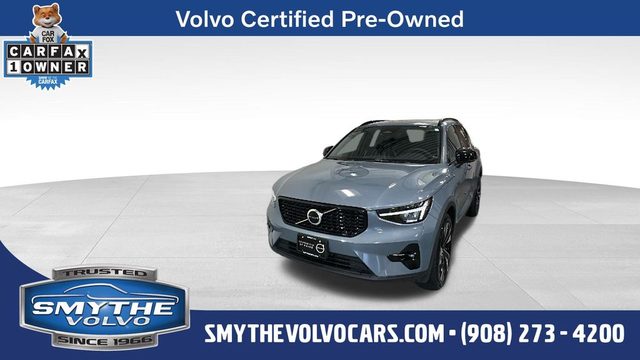2023 Volvo XC40 Plus Dark Theme AWD photo
