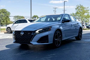 2023 Nissan Altima 2.5 SR AWD photo