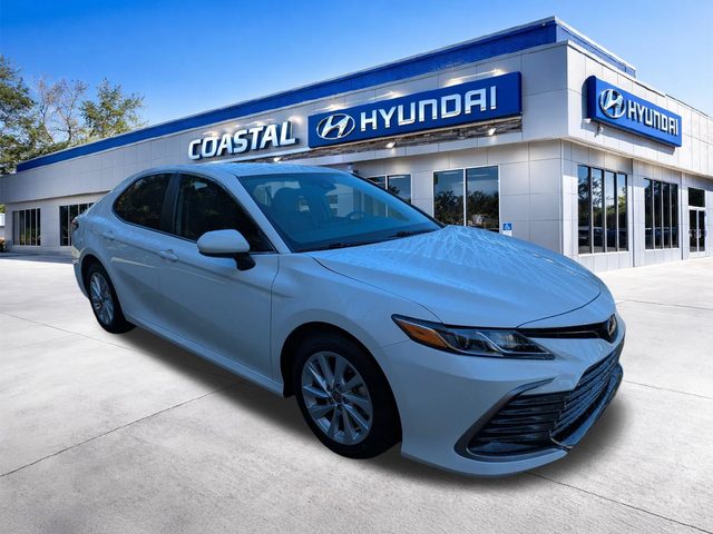 2023 Toyota Camry LE FWD photo