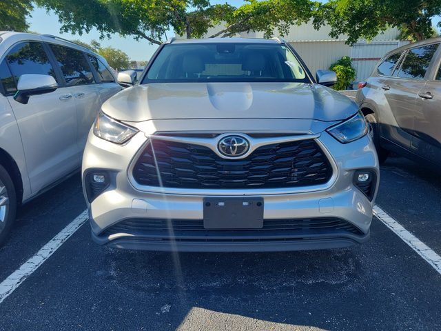 2022 Toyota Highlander XLE FWD photo