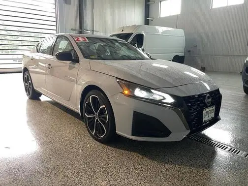 2023 Nissan Altima 2.5 SR AWD photo