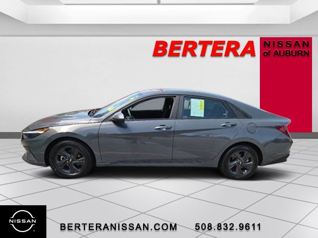 2023 Hyundai Elantra SEL FWD photo