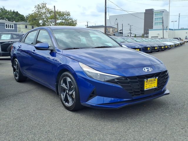 2023 Hyundai Elantra SEL FWD photo