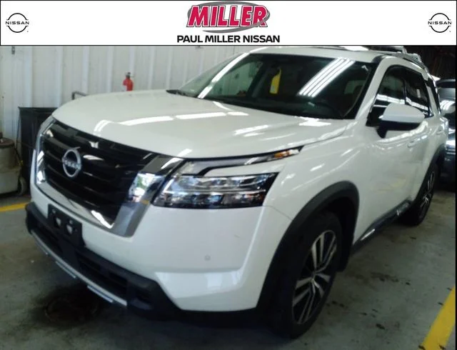 2023 Nissan Pathfinder Platinum 4WD photo