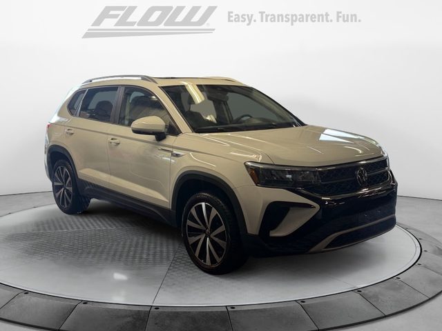2023 Volkswagen Taos SE FWD photo