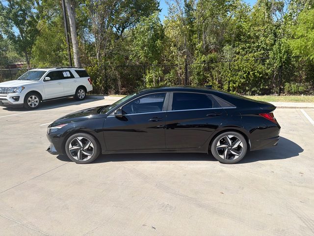 2023 Hyundai Elantra Limited FWD photo