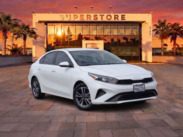 2023 Kia Forte LXS FWD photo