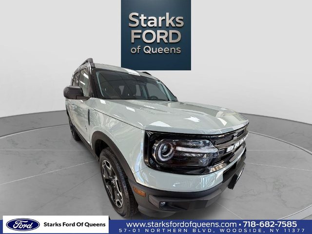 2023 Ford Bronco Sport Outer Banks 4WD photo
