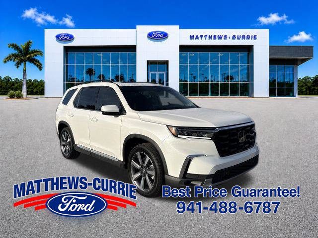 2023 Honda Pilot Touring FWD photo