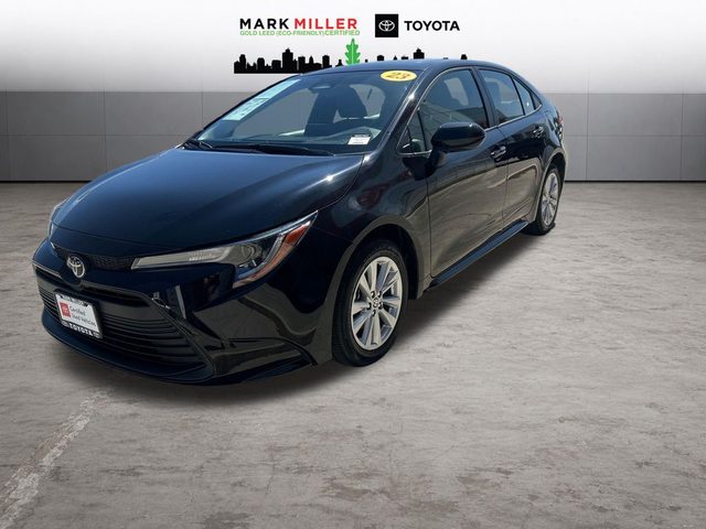 2023 Toyota Corolla LE FWD photo