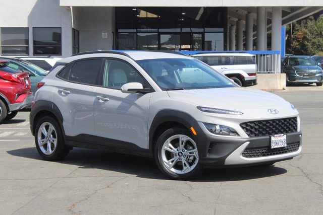 2023 Hyundai Kona SEL FWD photo