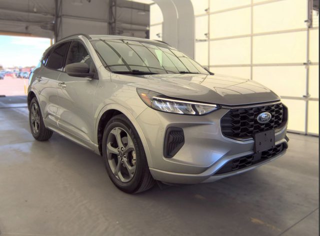 2023 Ford Escape ST-Line FWD photo