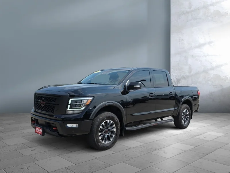 2023 Nissan Titan PRO-4X 4WD photo
