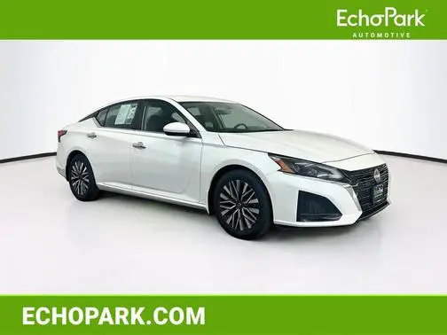 2023 Nissan Altima 2.5 SV FWD photo