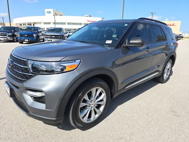2023 Ford Explorer XLT 4WD photo