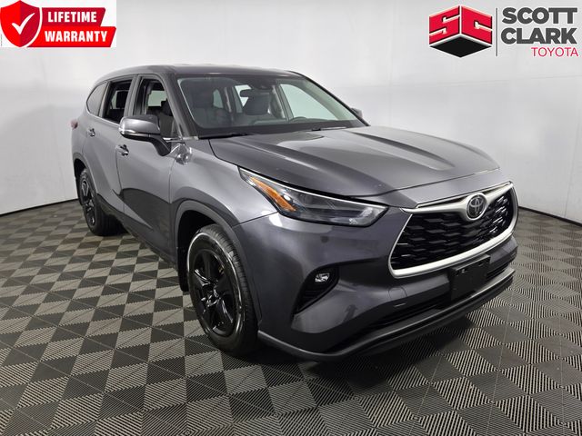 2023 Toyota Highlander LE FWD photo