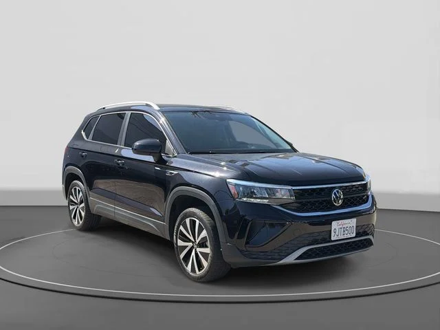 2023 Volkswagen Taos SE FWD photo