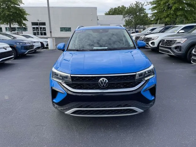 2023 Volkswagen Taos SE FWD photo