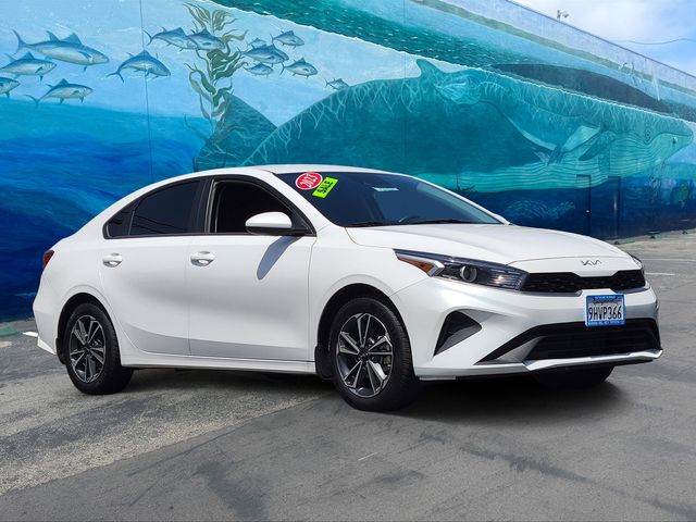 2023 Kia Forte LXS FWD photo