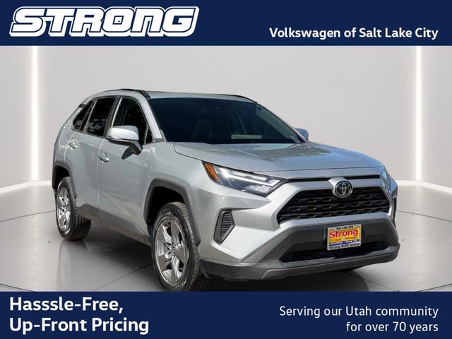 2022 Toyota RAV4 XLE AWD photo