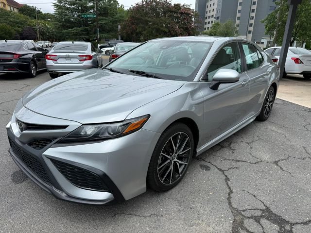 2021 Toyota Camry SE FWD photo