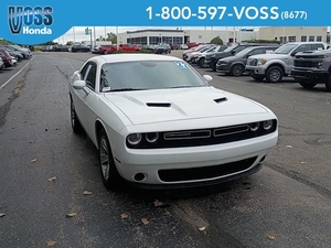 2022 Dodge Challenger SXT RWD photo