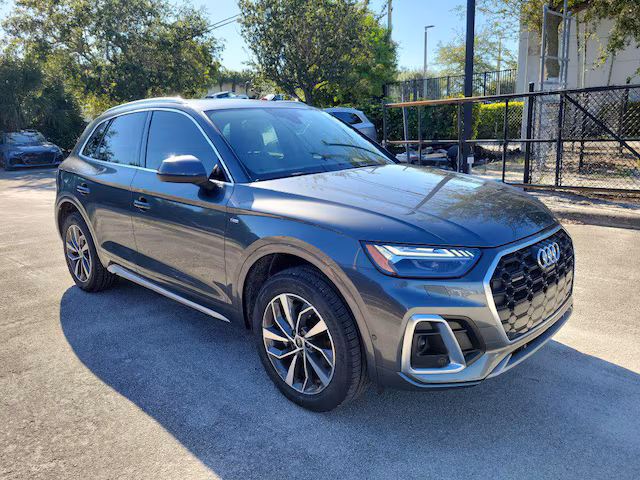 2023 Audi Q5 S line Prestige AWD photo