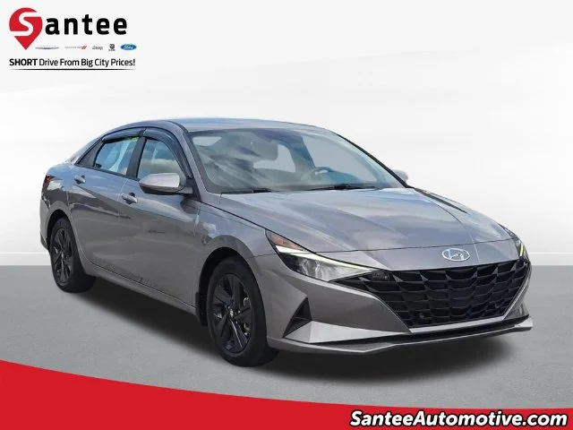 2023 Hyundai Elantra SEL FWD photo