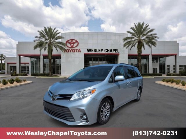 2020 Toyota Sienna XLE FWD photo
