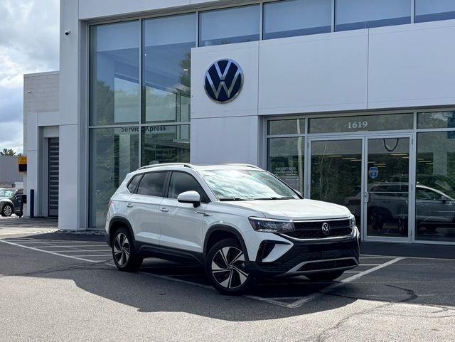 2023 Volkswagen Taos SE AWD photo