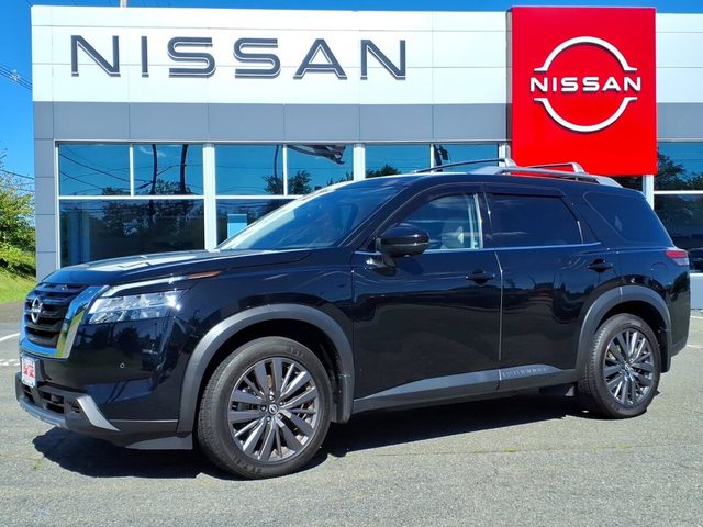 2023 Nissan Pathfinder SL 4WD photo