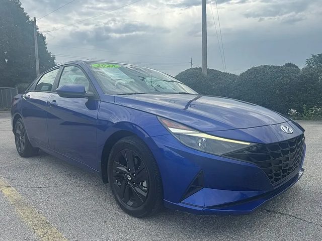 2023 Hyundai Elantra SEL FWD photo