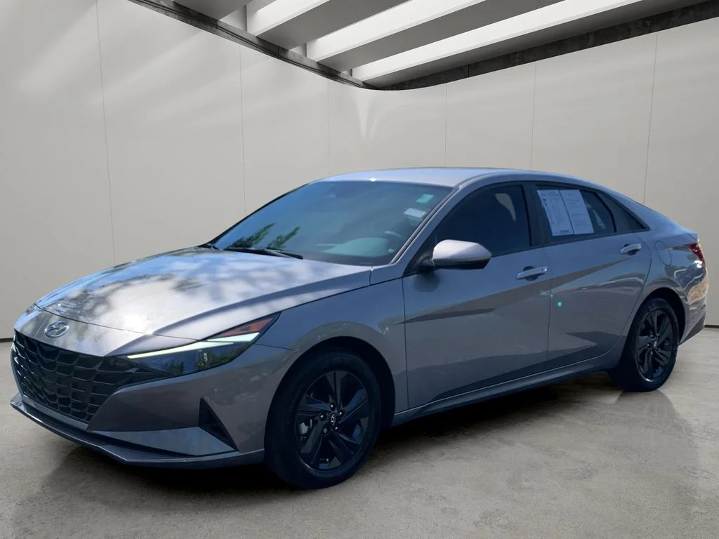 2023 Hyundai Elantra SEL FWD photo