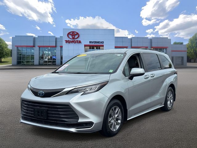 2023 Toyota Sienna LE AWD photo
